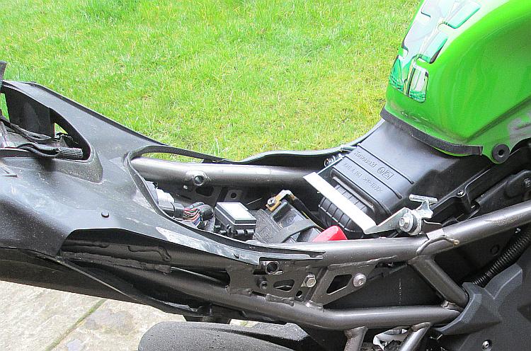 The battery of Sharon's Kawasaki Z2550SL is under the rider's seat behind the tank