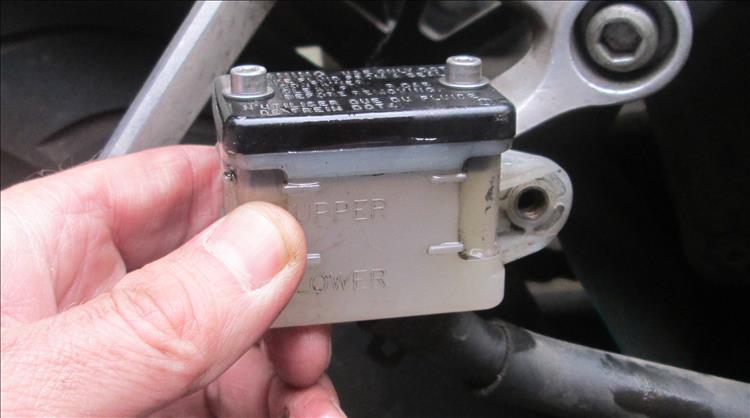 New stainless bolts in the rear brakes reservoir too on the CB500X