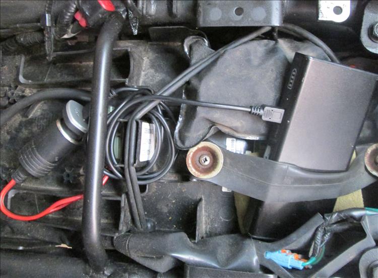 The 12v socket, the adaptor, the cable and the power bank under the seat