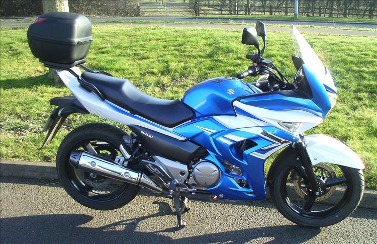 Rod's fully faired Zuma 250 in white and blue, looking clean and smart