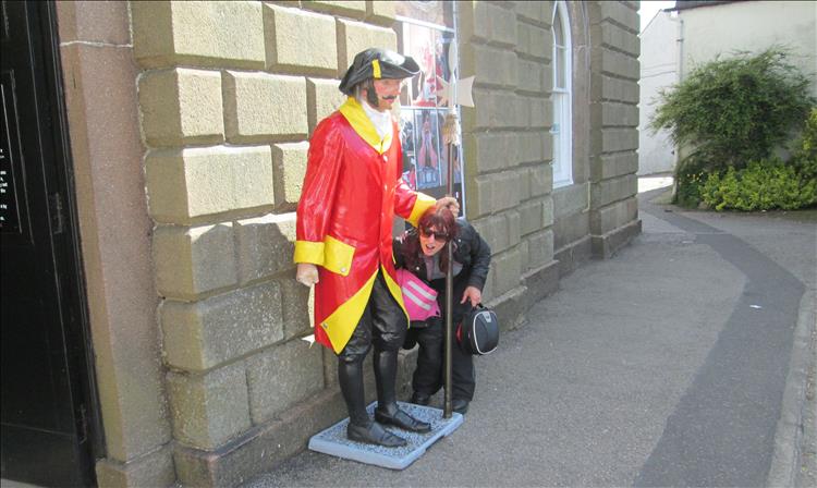 Sharon pretends to be apprehended by a plastic prison guard at Inverary Gaol
