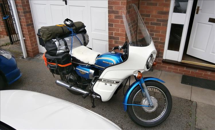 Boggers blue CD200 benly with white full fairing and camping kit