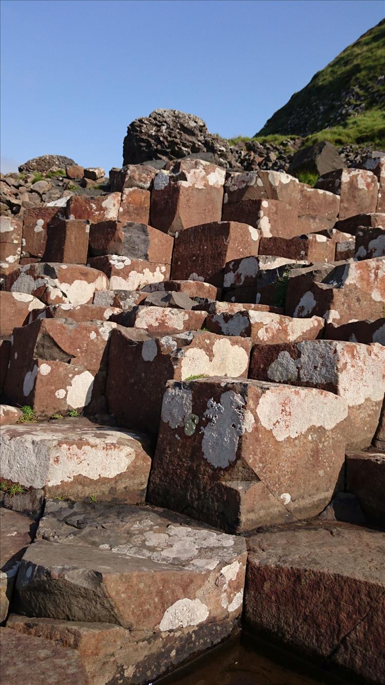 The top of some columns we see the shapes