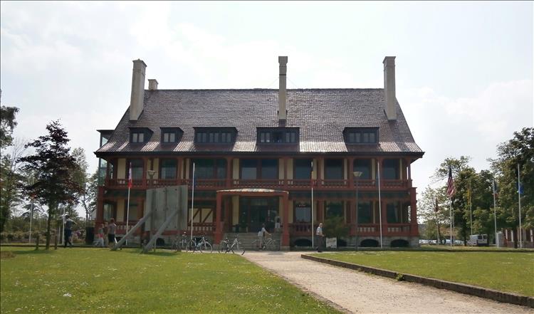 The large museum building is a modern take on the Belgium style