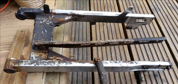 The underside of the innova swingarm has rust but no structural damage