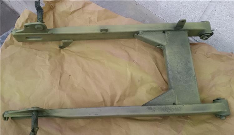 The etch primer colours the swing arm a dull grey green colour