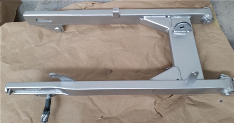 Seen from above the finished swingarm looks excellent in flat silver