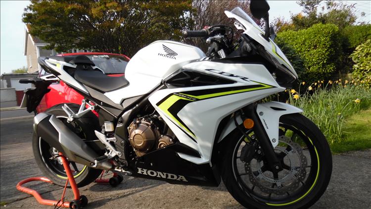 Honda CBR500R 2021 in white on the driveway