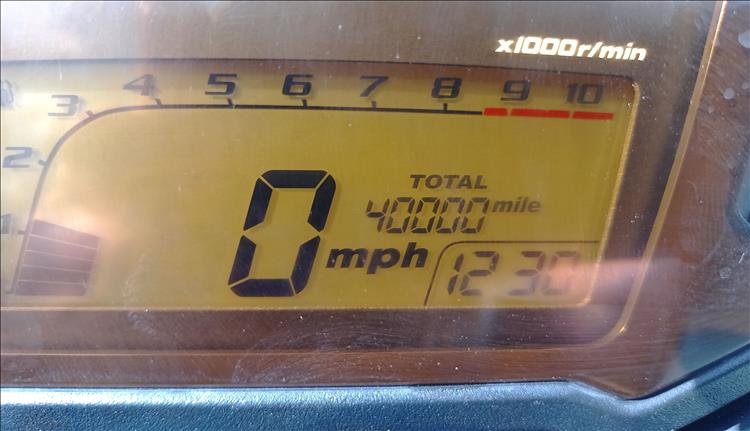 The LCD display on Ren#'s CB500X show 40000 miles