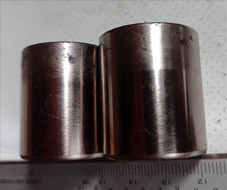 We see the pitting in the pistons from Ren's current cb500X