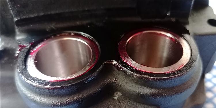 We can just see the top os the pistons freshly fitted with red grease in the calliper