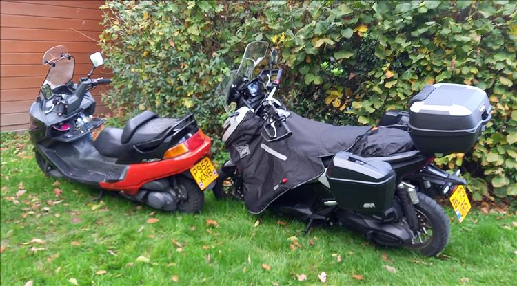 Boggers 250 Majesty and Pete's Honda 350