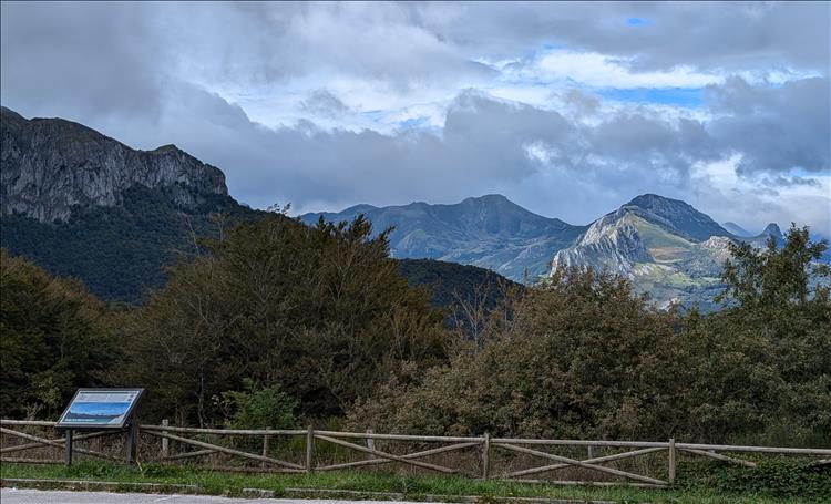 More majestic mountains and heavy skies at Mirador de la Cruz de Cabezuela.jpg