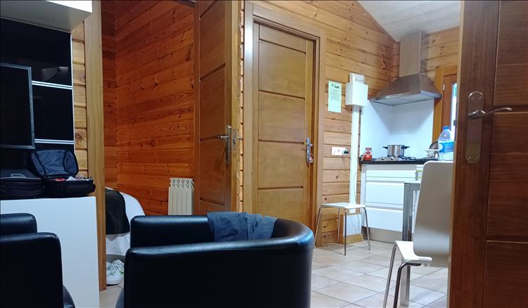 The wooden lodge with chairs kitchenette and home comforts