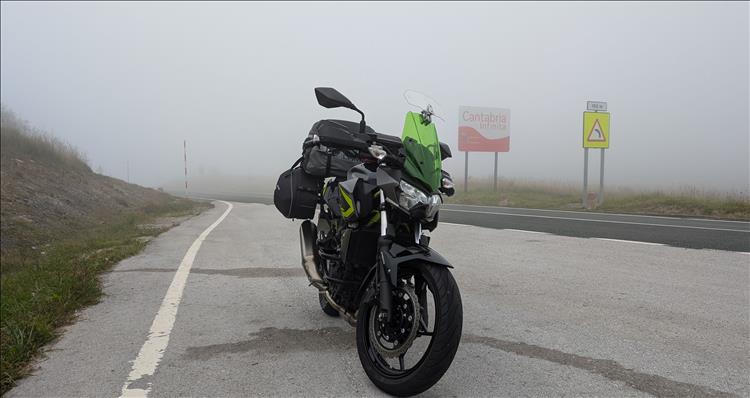 Sharon's Z400 on a misty moist mountain road