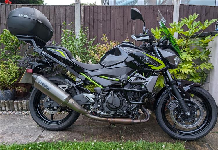 The Z400 in Sharon's garden looking like new