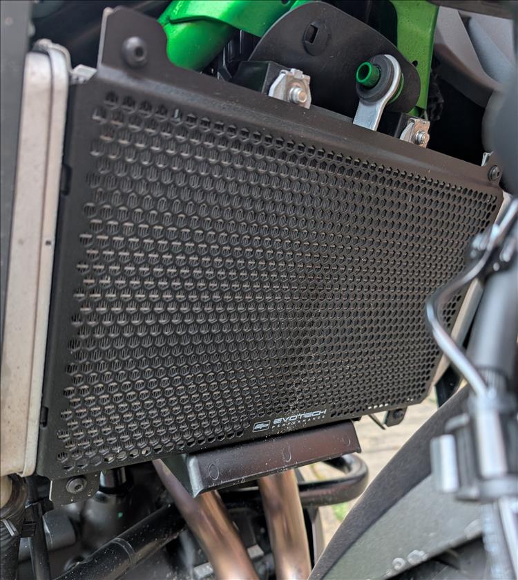 The radiator guard fitted to the kwak. A metal grill in matt black