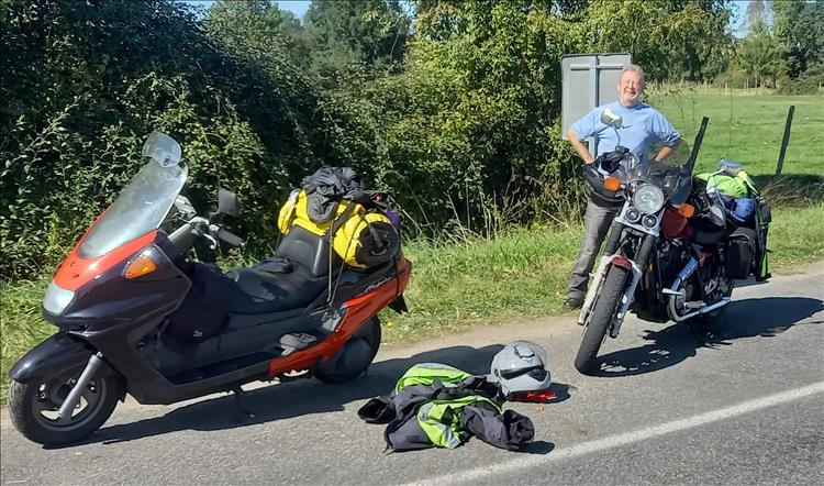 Bogger's Majesty and High Tec Pete stood beside his Honda Shadow 700