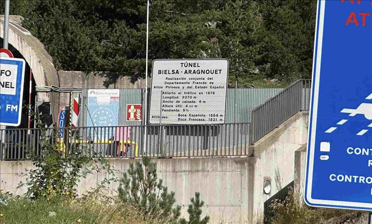 Lost of signage and the edge of the concrete tunnel and fencing