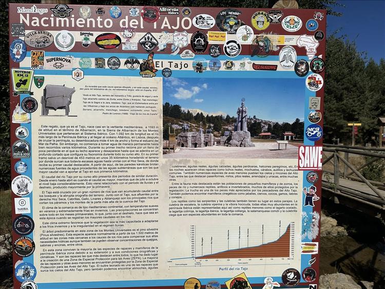 An information board about the statues in Spanish and too small to read in the image