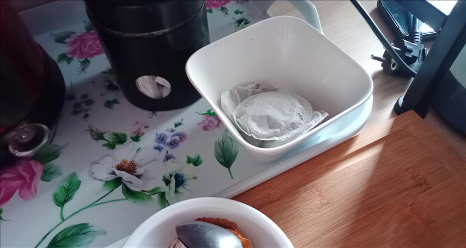 What look like ordinary tea bags in a nice little bowl at the gite