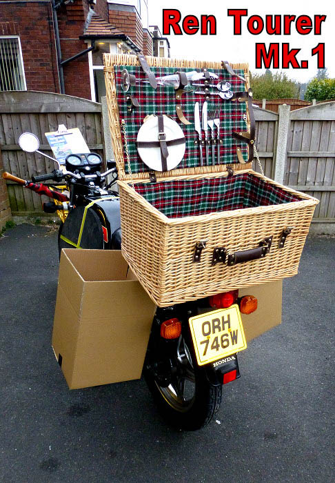 Ren_Tourer_picnic_basket_and_cardboard_panniers.jpg