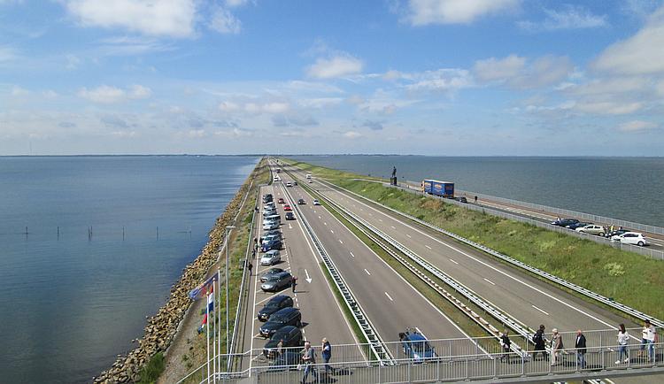 Seeing the dyke from the tower, Ijsselmeer to the left, north sea to the right