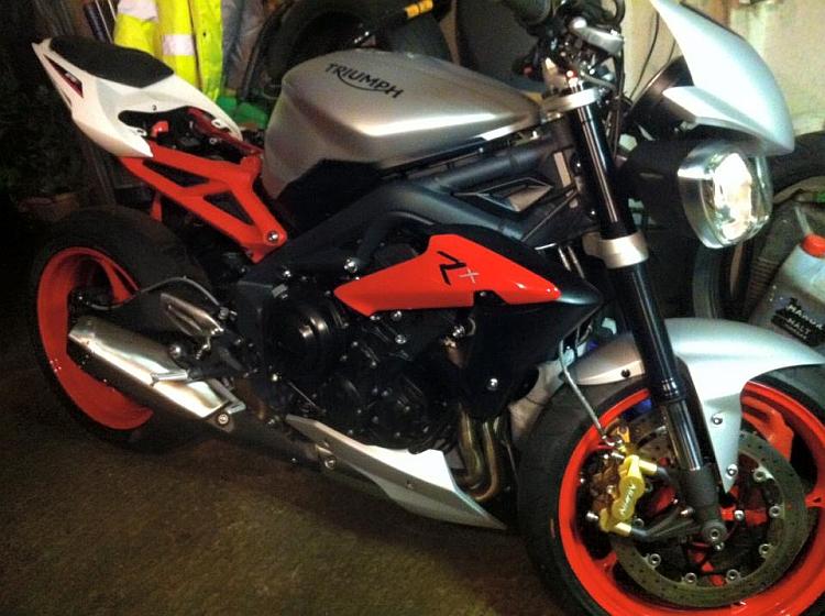 The white Daytona seat cowl and rear seat places on the triple rear end