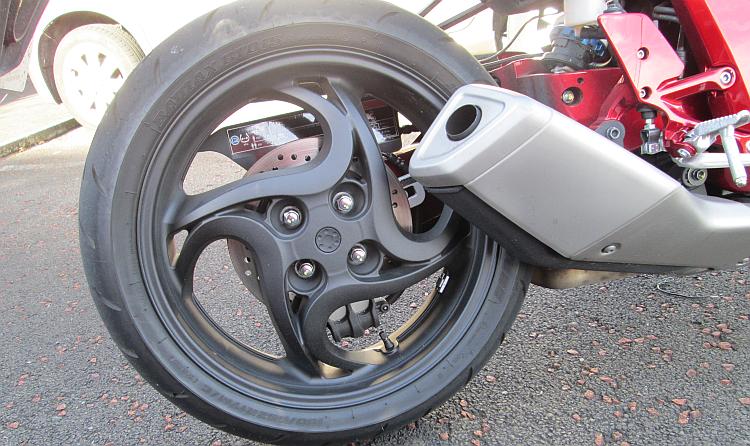 The single sided swingarm exposes the whole rear wheel on the offside