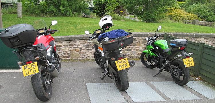 The Z250SL next to 2 much larger Honda 500s