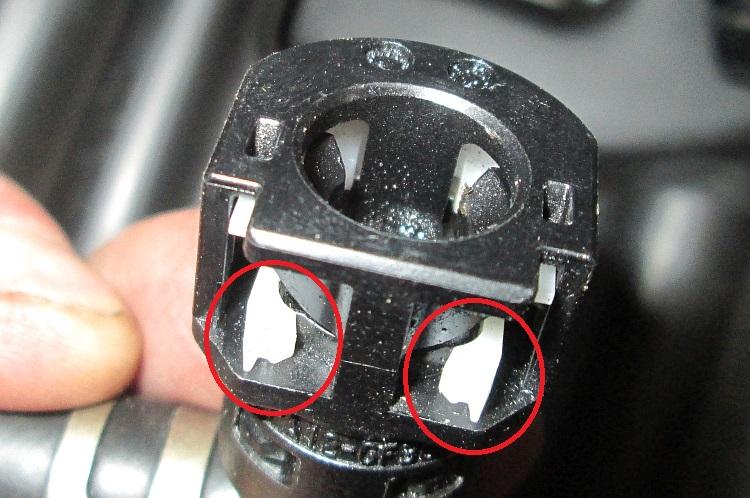 The retaining clip back in place with important features circled