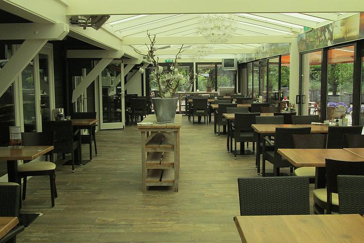 The smart but empty restaurant 