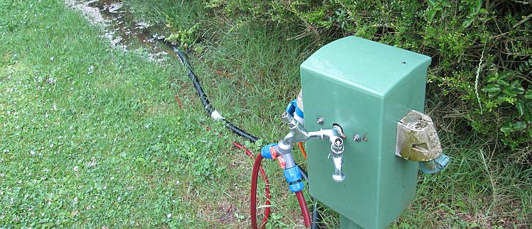 The stand with 2 taps, there's no "T" piece now though.