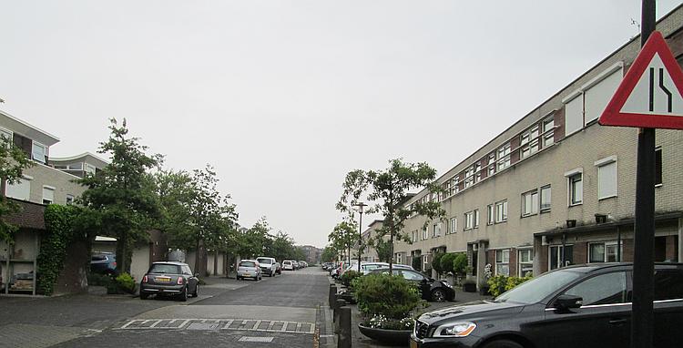 A row of fairly modern terraced houses opposite similarly styled semis in The Netherlands