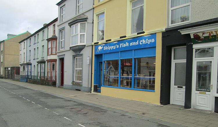 Just a regular chippy but with seating and good chip Skippy's is a godsend