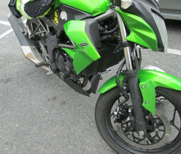 The front end of Sharon's Kawasaki and everything looks quite normal