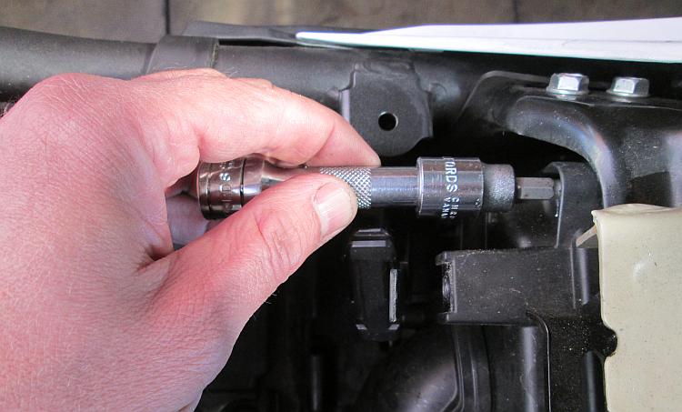 A socket extension and posidrive end inside the battery compartment 