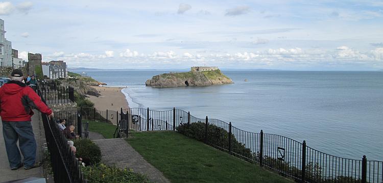 A narrow garden runs beside the cliff overlooking the beach