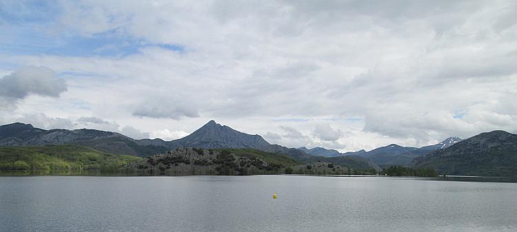 Flat waters in the reservoir and the endless peaks behind on the LE-331