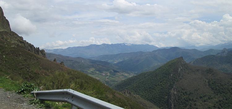 Hills and mountains stretch off into the glorious distance as we ride the N621 to potes