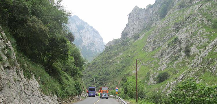 Trucks and roadworks in the majestic setting of the gorge