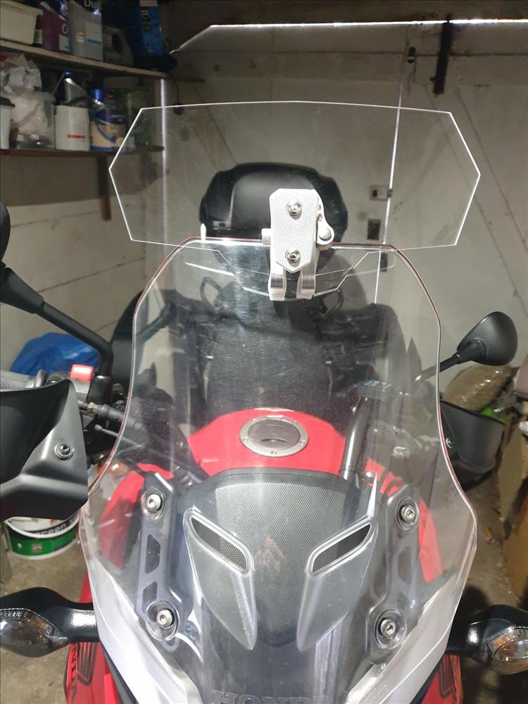 The screen deflector fitted to Pocketpete's 500, raising the line of the screen by about 5 inches