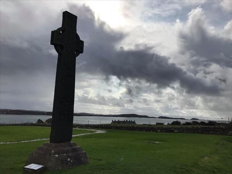 The distinctive cross with a circle around the cross centre, carved from stone