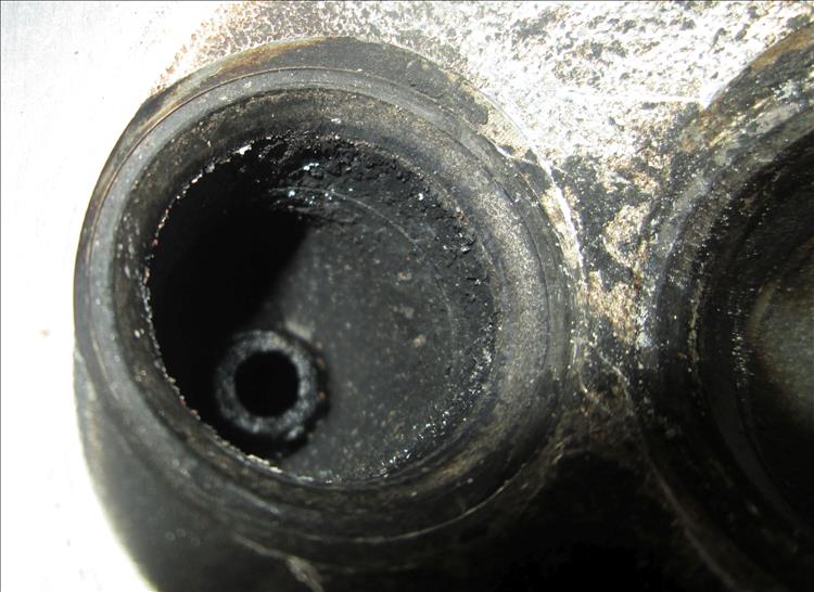 The valve seats are dirty, worn and grimy