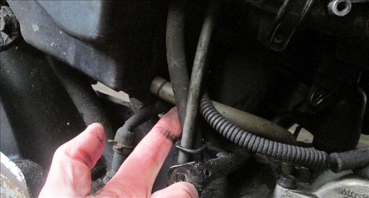 The pipe between the engine and the airbox on the CBF125