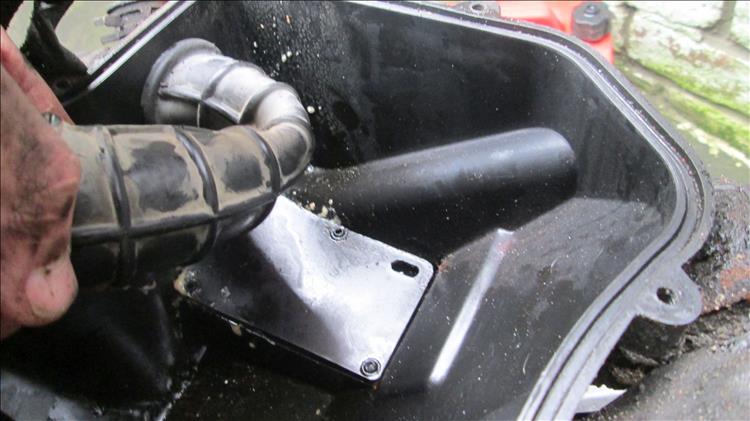 Inside the airbox in a corner is a plastic cover, beneath are the baffles