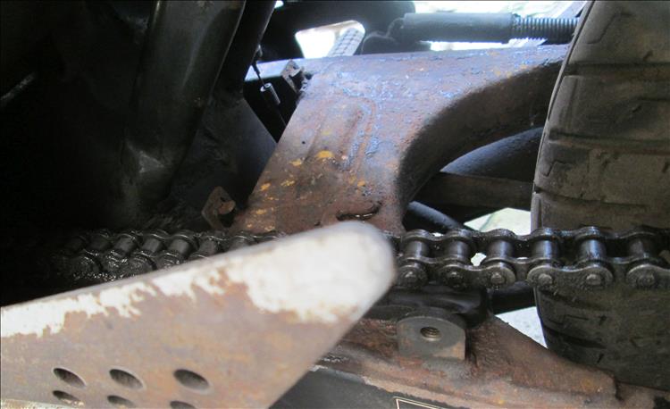 Light surface rust on the top of Ren's swingarm