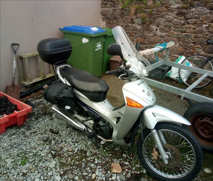 Honda Innova 125 ready to tour with luggage