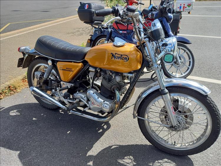 Norton 850 Command in pristine condition and golden yellow colour