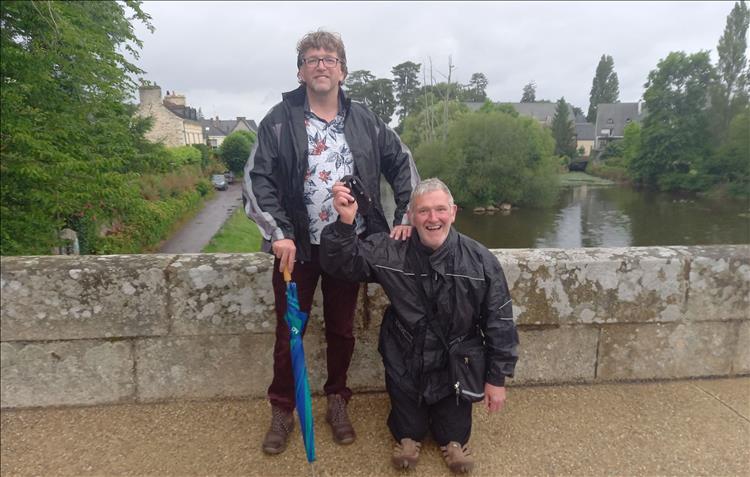 As a clever optical illusion one of the 2 chaps looks tiny and the other tall